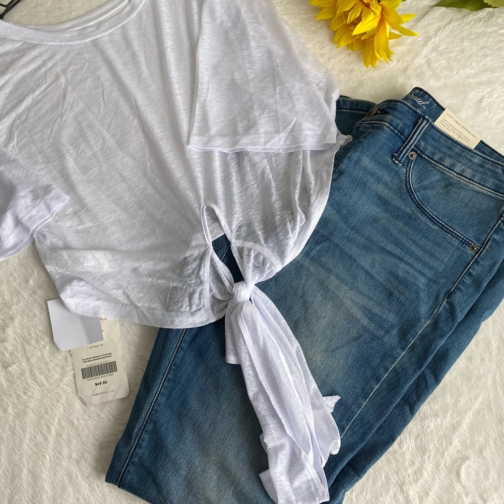 Fabletics short sleeve knit top. (NWT)